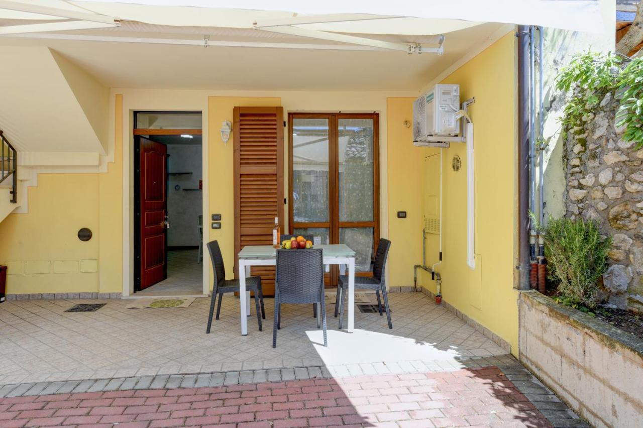 Appartamento Nel Borgo Manerba del Garda Exterior foto